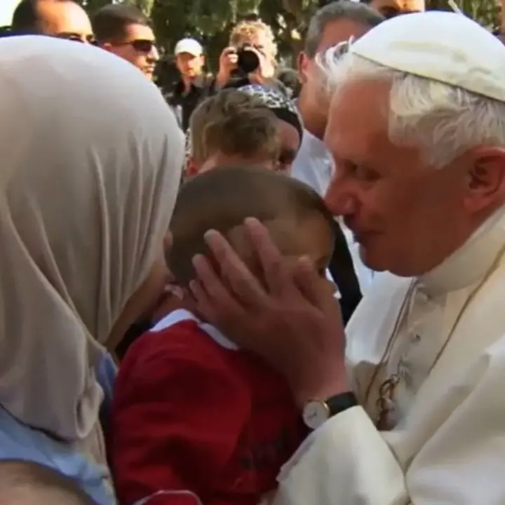 Benedetto XVI, il Papa frainteso che riuscì a ricucire lo strappo con il mondo islamico