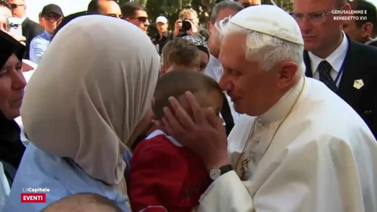 Benedetto XVI, il Papa frainteso che riuscì a ricucire lo strappo con il mondo islamico