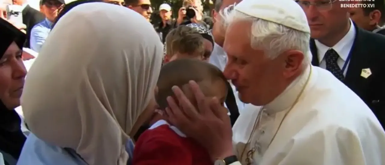 Benedetto XVI, il Papa frainteso che riuscì a ricucire lo strappo con il mondo islamico