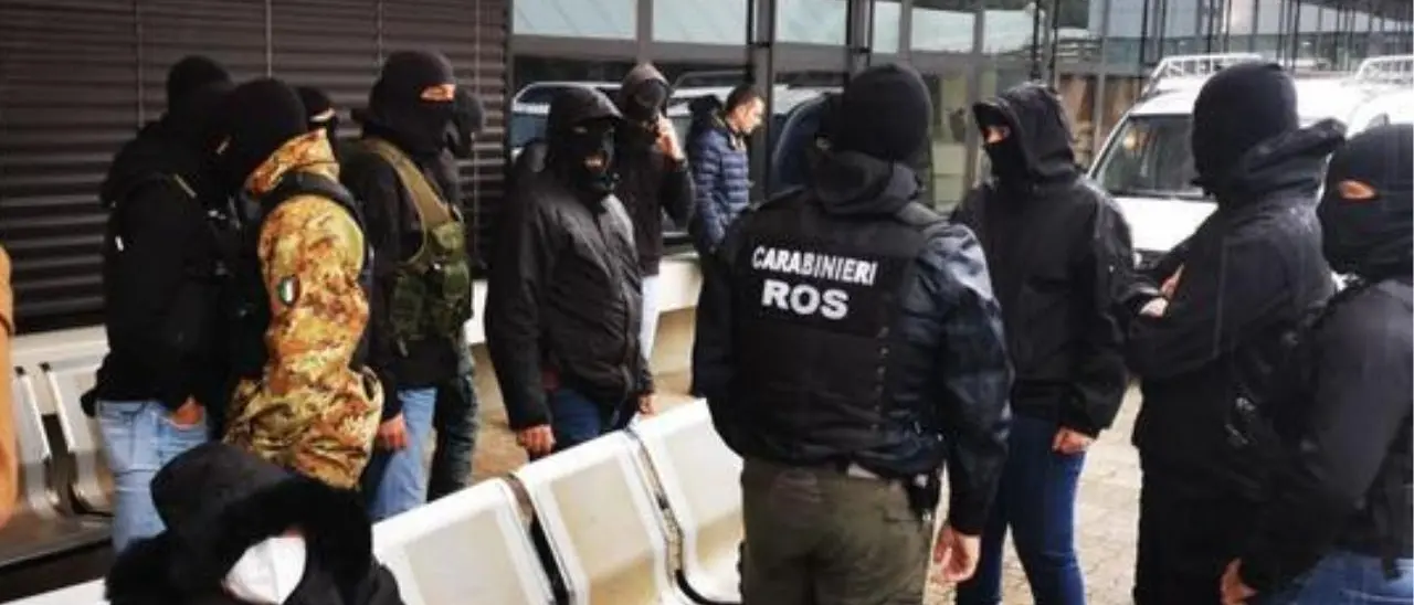 Arresto Matteo Messina Denaro, il boss aveva tentato la fuga dalla clinica: catturato in un bar dai carabinieri