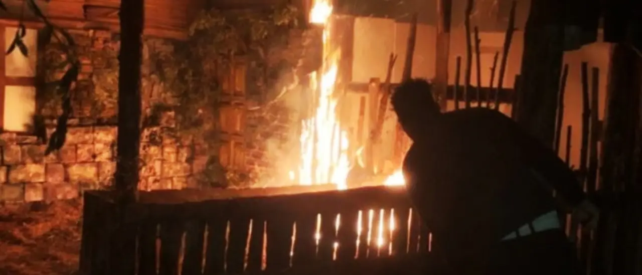 Sibari, vandali appiccano fuoco alla struttura che ospitò il presepe vivente