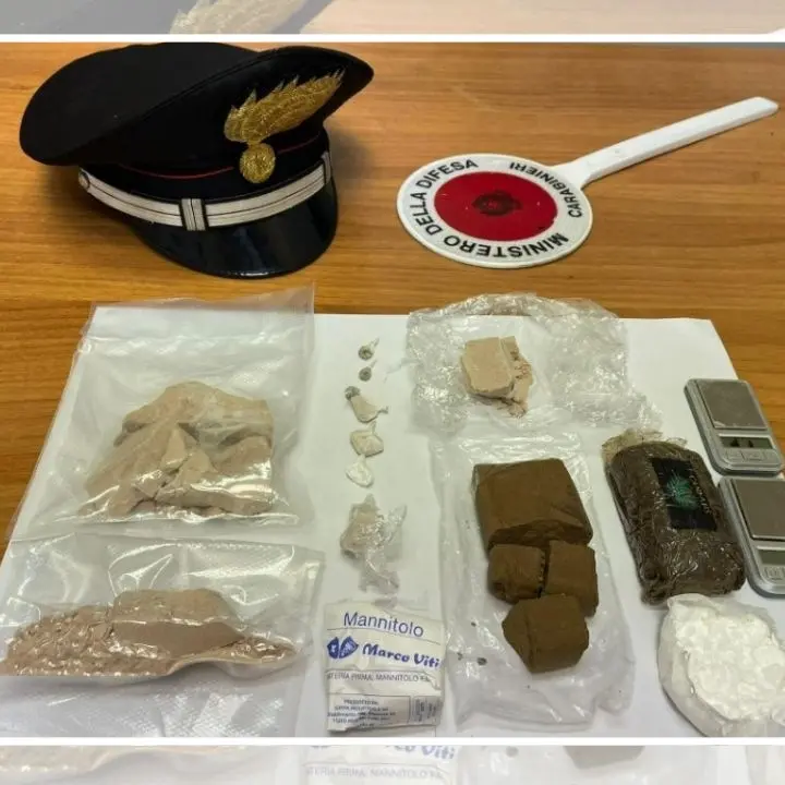 Droga nel cuore dello spaccio a Cassano, perquisizioni e sequestri nel quartiere Timpone Rosso