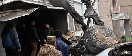 Ucraina, elicottero precipita vicino a un asilo di Kiev: 18 morti, tra cui il ministro degli Interni e 3 bambini