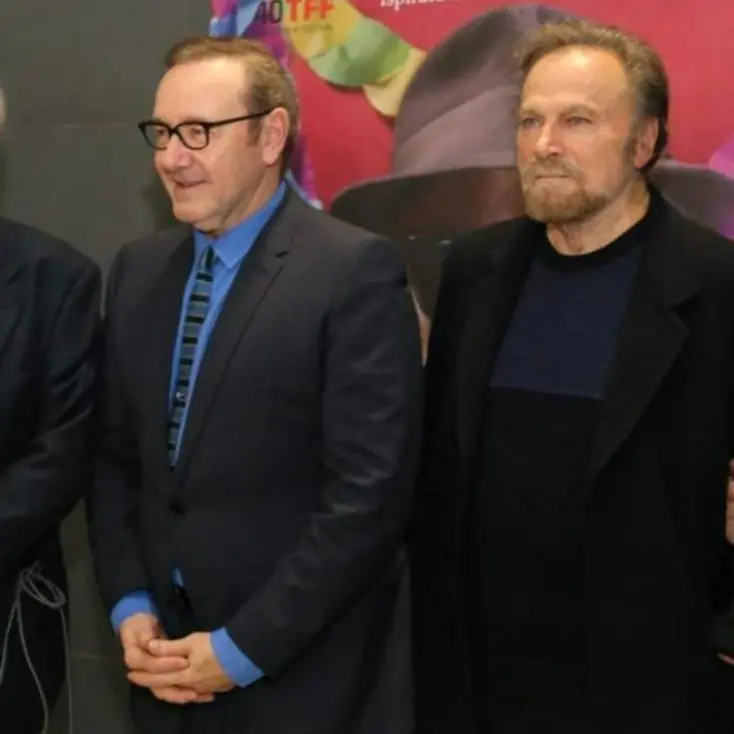 La prima romana del film “L’uomo che disegnò Dio” parla calabrese grazie alla “firma” degli orafi Spadafora