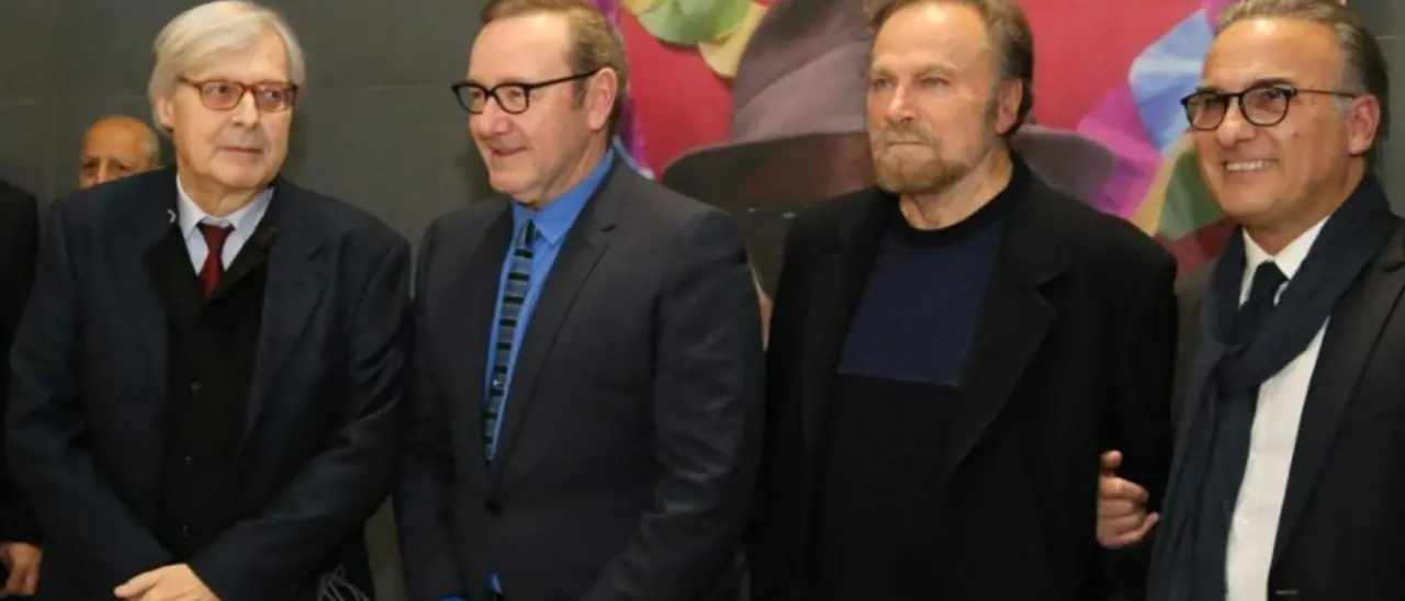 La prima romana del film “L’uomo che disegnò Dio” parla calabrese grazie alla “firma” degli orafi Spadafora