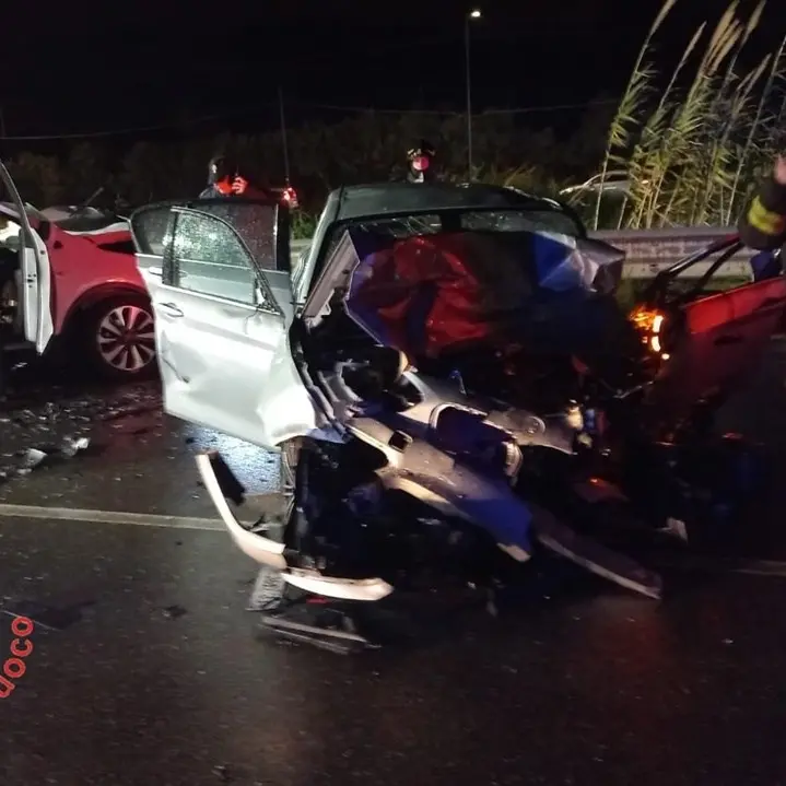 Incidente nella notte sulla statale 106 a Catanzaro: due feriti gravi