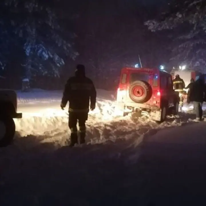 Due gruppi di escursioni bloccati dalla neve nel Cosentino messi in salvo dai vigili del fuoco