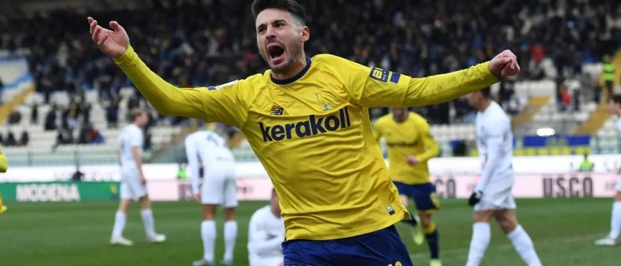 Cosenza calcio, un altro ko a Modena (2-0): il gelo cala nel finale di partita