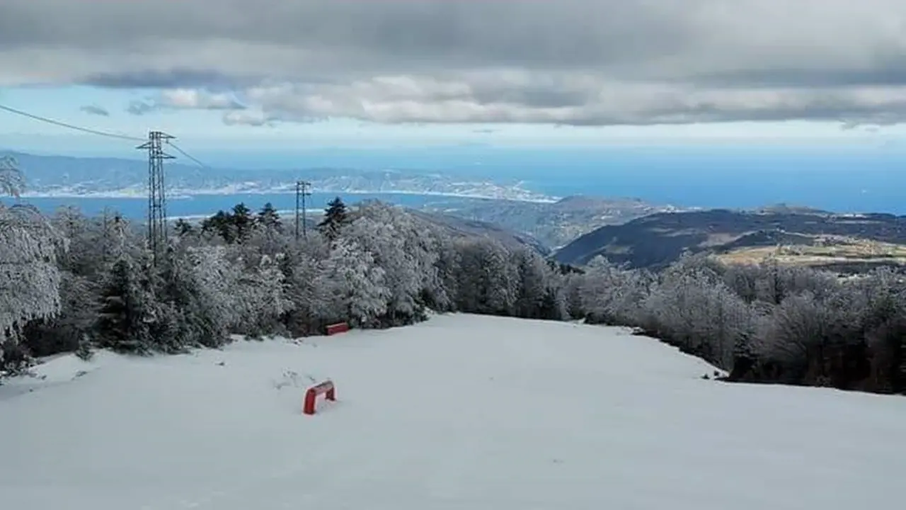 Sciare con vista mare in Calabria: a Gambarie riaprono gli impianti