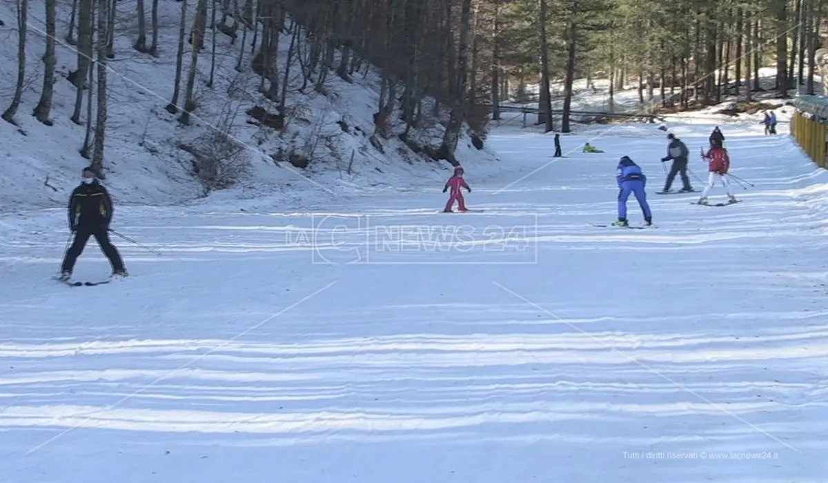 A Lorica si torna a sciare: dopo i lavori di messa in sicurezza riaprono le piste