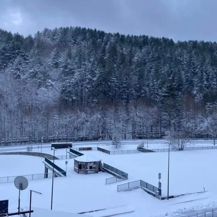 Torna la neve in Sila ma gli impianti di Camigliatello restano chiusi per colpa della «crisi energetica»
