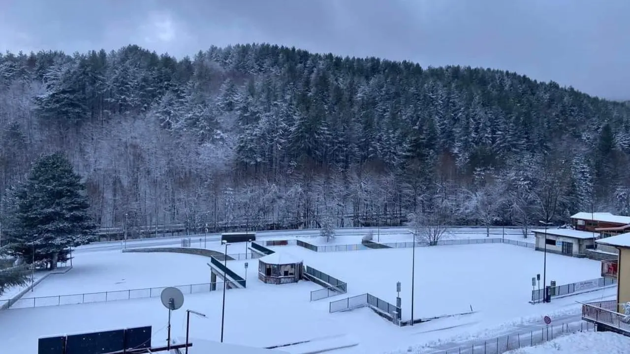 Torna la neve in Sila ma gli impianti di Camigliatello restano chiusi per colpa della «crisi energetica»