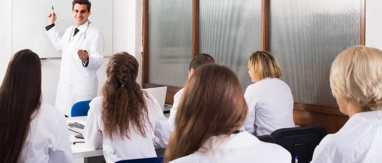 La Calabria crede davvero nei medici specializzandi? Paradossi di una regione che predica bene e razzola male