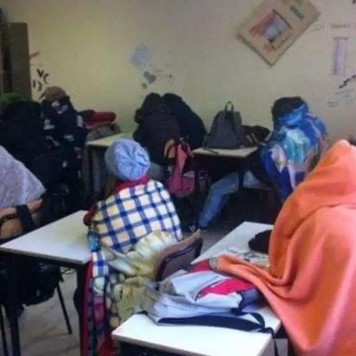 Palermo, il riscaldamento in classe non funziona e una bambina di 10 anni va in ipotermia durante la lezione
