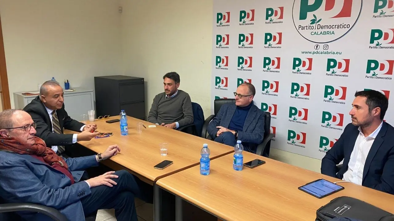 L’affondo del gruppo consiliare Pd: «Dal Tavolo Adduce uno schiaffo alla gestione Occhiuto»