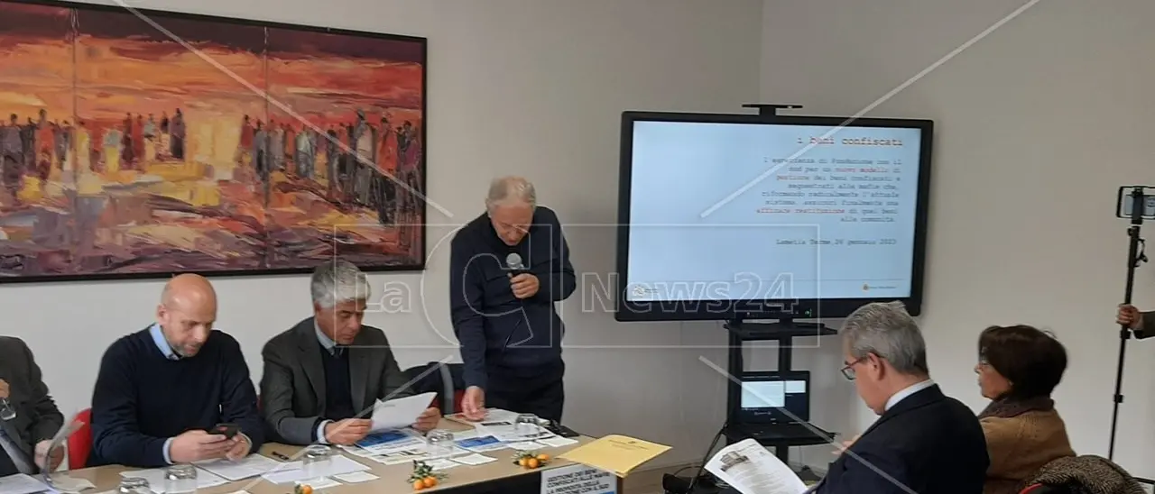 Beni confiscati, don Panizza: «Se restano fermi diventano “mali”». A Lamezia la proposta di riforma