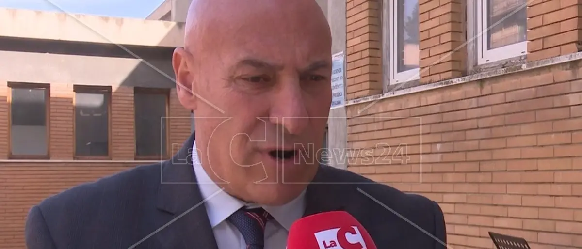 Bando deserto per il volo Crotone-Roma, il sindaco Voce: «Farne subito un altro e porre fine all’isolamento della nostra città»