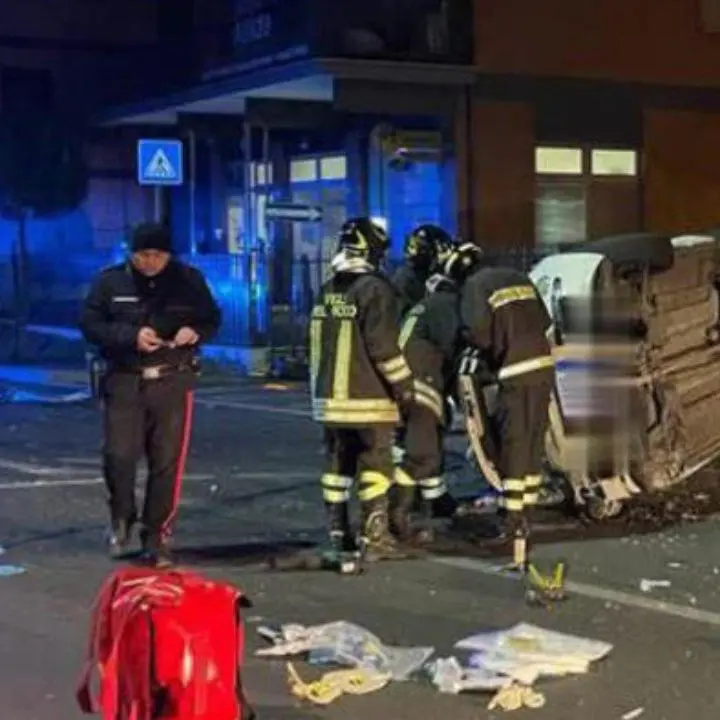 Drammatico incidente alle porte di Roma, si ribalta auto con sei giovani a bordo: cinque morti