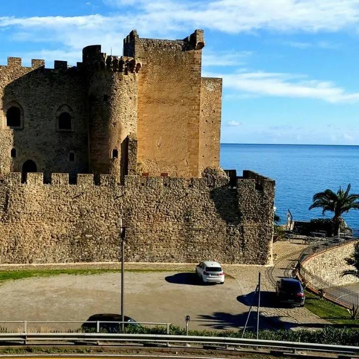 Il Castello di Roseto Capo Spulico, un luogo sacro che fece innamorare anche Federico II di Svevia