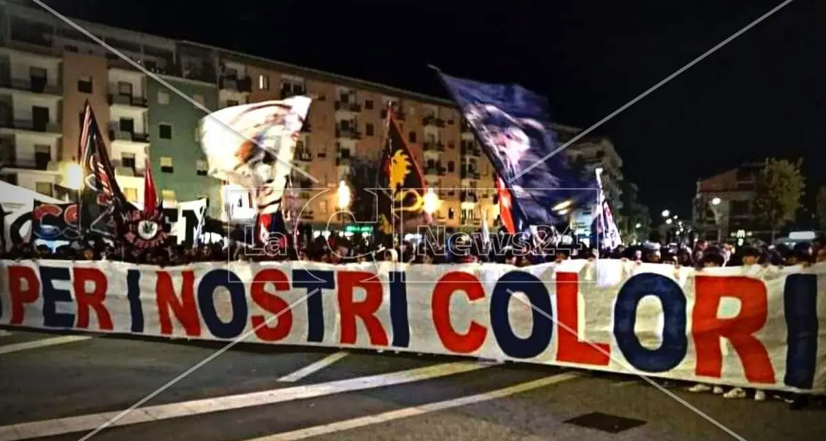 Cosenza, stasera il grande corteo dei tifosi rossoblù. Attese risposte anche dalla politica\n