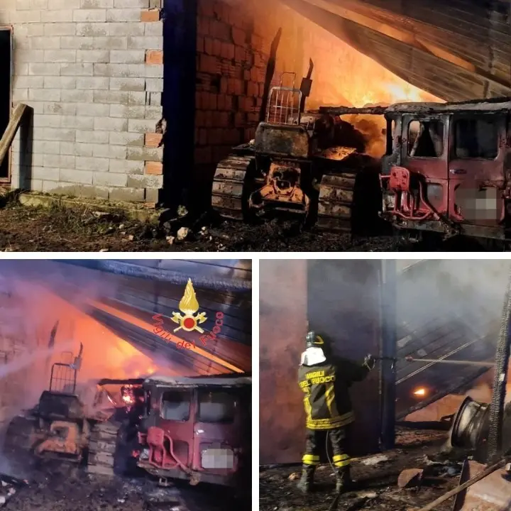 Incendio nel Reggino, in fiamme un capannone di un’azienda agricola: a fuoco mezzi e bestiame
