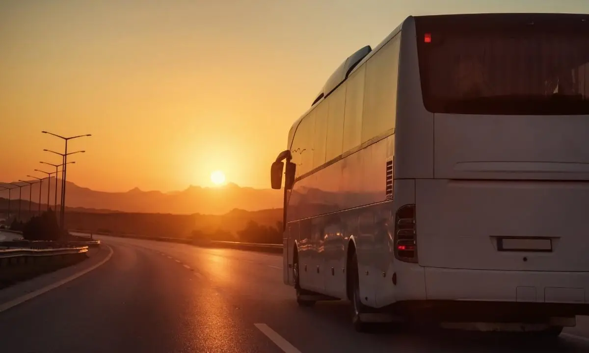 Trentasei nuovi autobus e una automotrice per treni, Ferrovie della Calabria: «Più qualità nel trasporto pubblico locale»