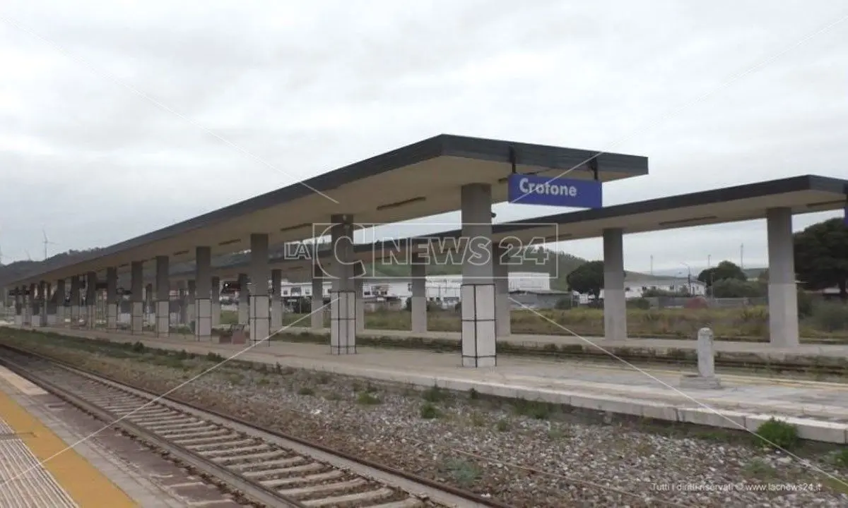 Crotone, la nuova biglietteria alla stazione operativa dal primo febbraio: l’annuncia di Trenitalia