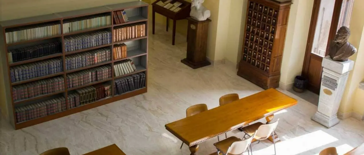 Cosenza, al via una raccolta fondi per la riapertura della storica biblioteca civica