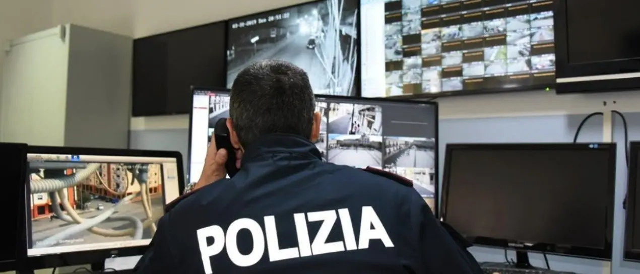 Strapparono la borsa ad un’anziana procurandole danni, denunciati 2 giovani