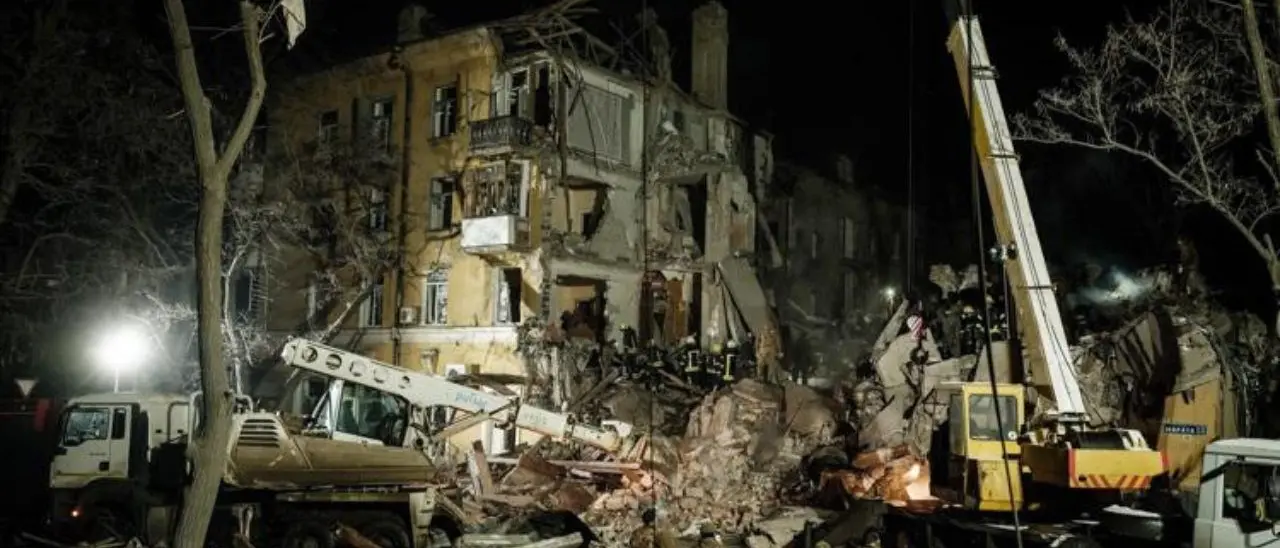 Guerra in Ucraina, raid russo su Kramatorsk. Von der Leyen in visita a Kiev