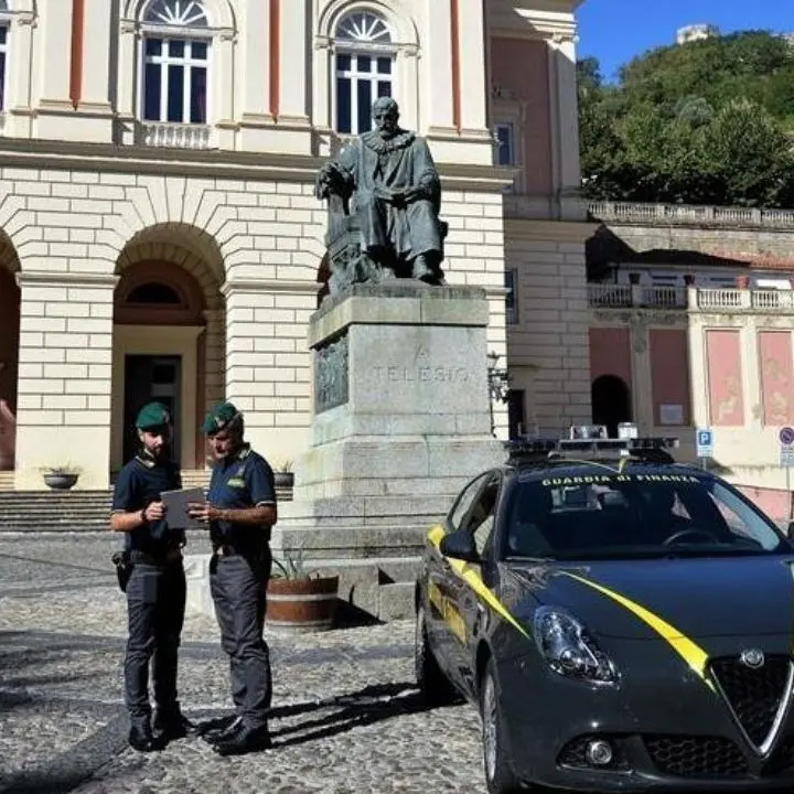 A Cosenza 300 docenti usavano il bonus-formazione per comprare quello che gli pareva: denunciato un imprenditore