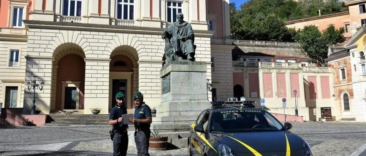 A Cosenza 300 docenti usavano il bonus-formazione per comprare quello che gli pareva: denunciato un imprenditore