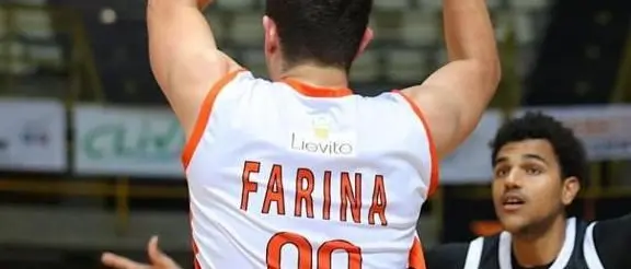 Si chiama Farina e ha il numero 00: la foto del giocatore della Viola Basket diventa virale