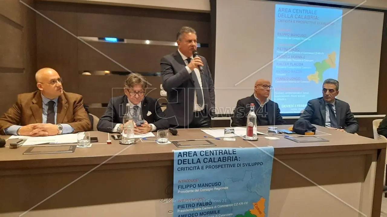 Mancuso in polemica con la Lega catanzarese: «La proposta sulla Città metropolitana? Incommentabile»