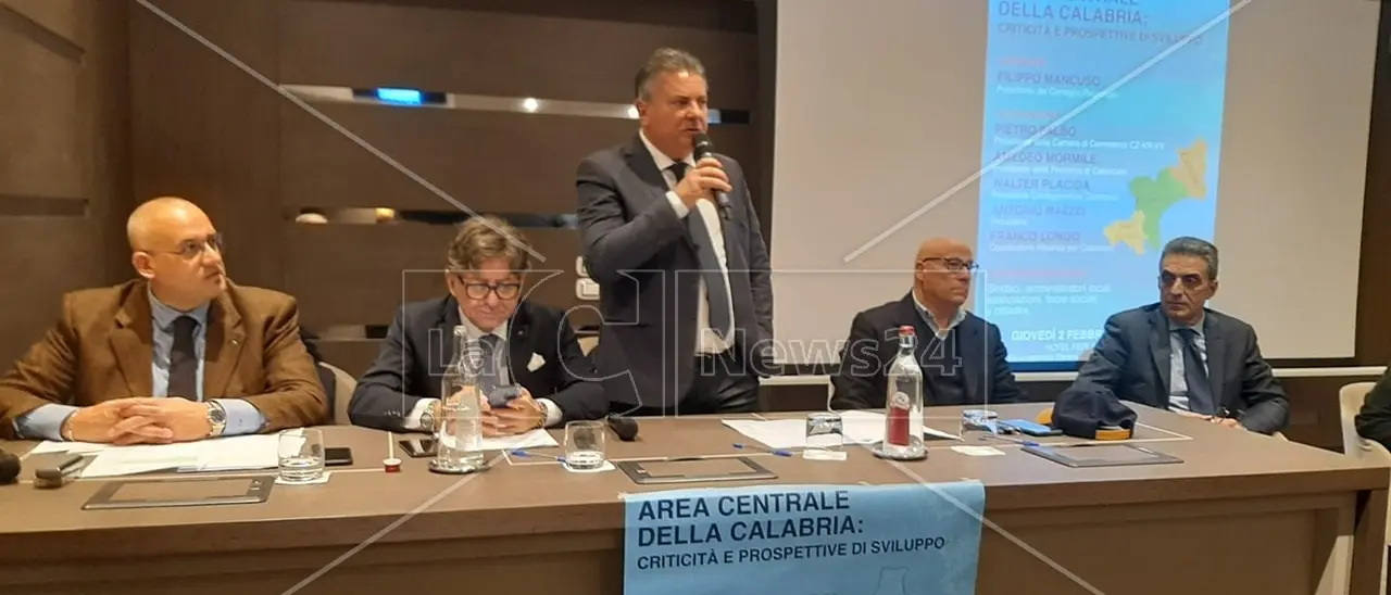 Mancuso in polemica con la Lega catanzarese: «La proposta sulla Città metropolitana? Incommentabile»