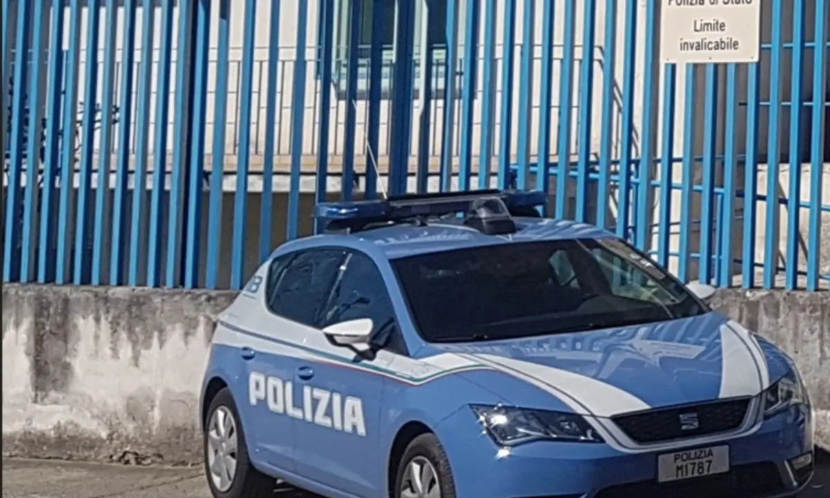 Rapina in un parcheggio di un centro commerciale nel Reggino, arrestato un 25enne