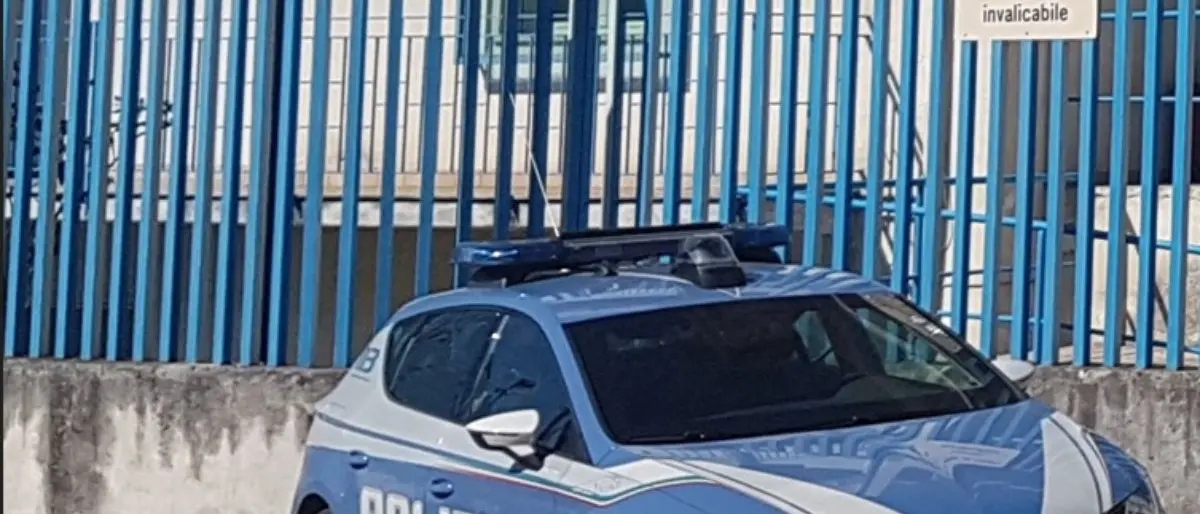 Rapina in un parcheggio di un centro commerciale nel Reggino, arrestato un 25enne