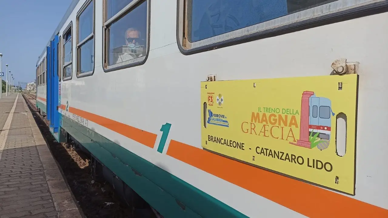 Torna il Treno della Magna Graecia, in viaggio alla scoperta dell’itinerario del bergamotto lungo la ferrovia Jonica