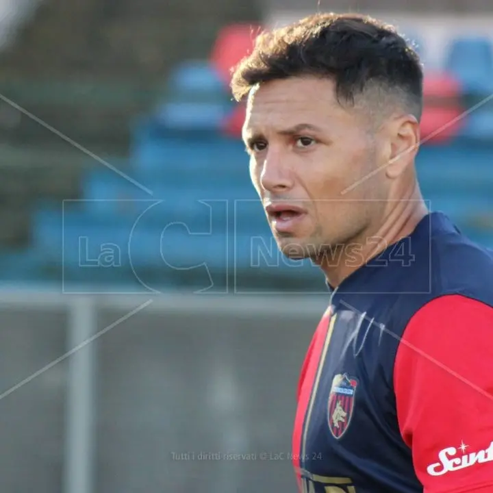 Cosenza calcio, non basta l’esordio di Zarate: con la Ternana finisce 0-0