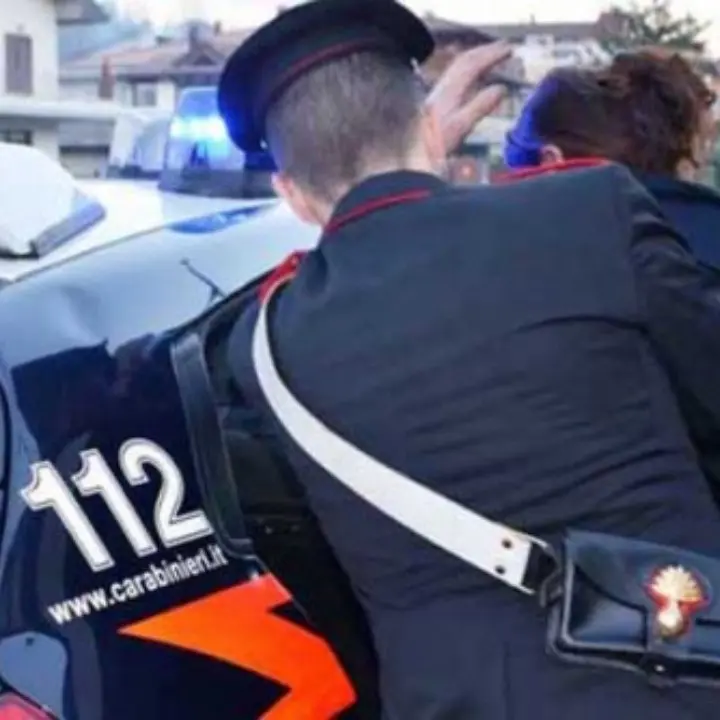 Crotone, titolare di un bar in pieno centro viene ferito alla gola con un coltello: fermato aggressore