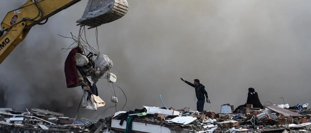 Terremoto in Turchia e Siria: le vittima salgono a oltre 5mila, disperso un italiano - LIVE