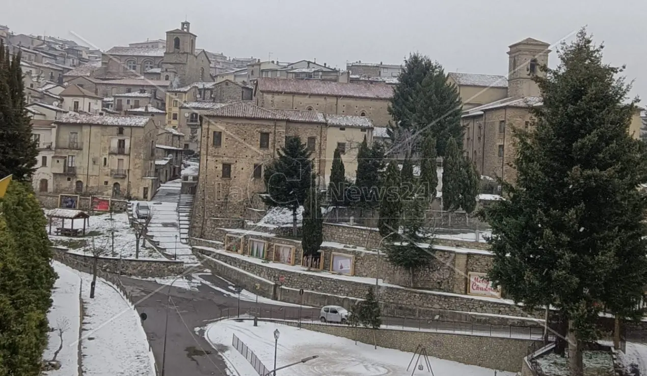 Neve e temperature polari, nel Cosentino i sindaci chiudono le scuole