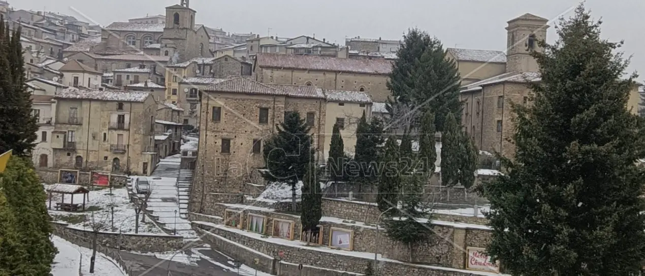 Neve e temperature polari, nel Cosentino i sindaci chiudono le scuole