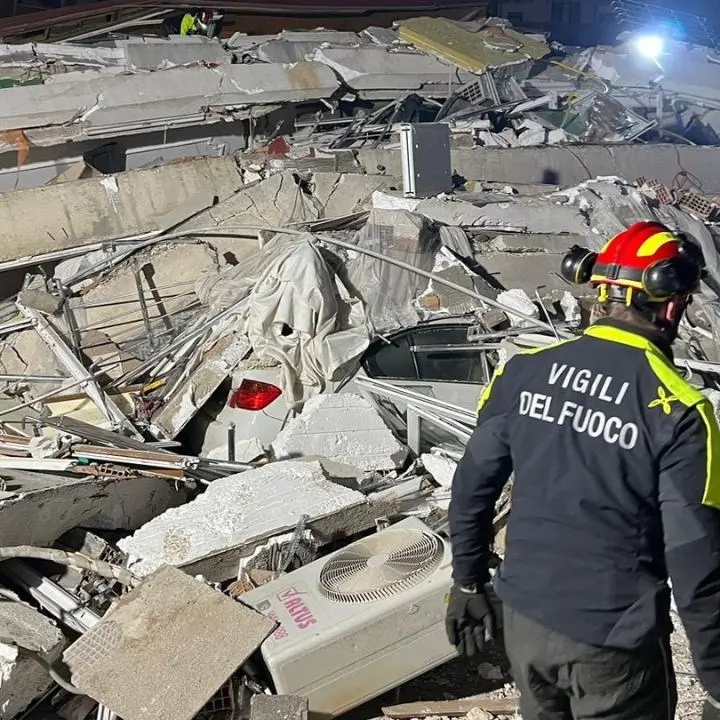 Terremoto Turchia e Siria, è una strage: oltre 16mila morti. Ma c’è ancora vita sotto le macerie: salvati dopo 70 ore madre e figlio