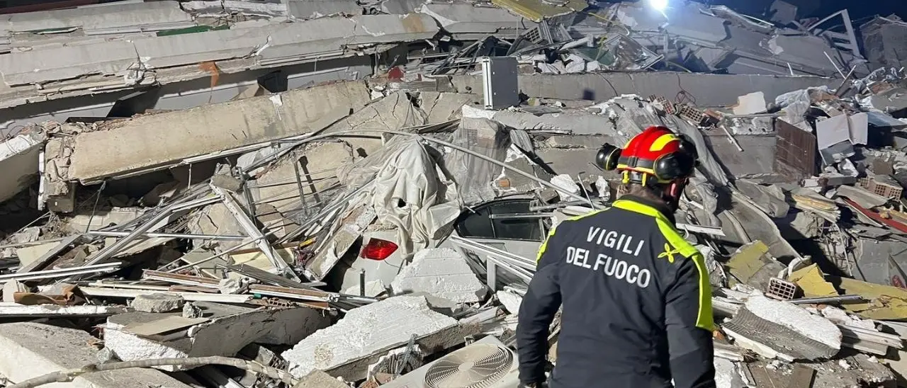 Terremoto Turchia e Siria, è una strage: oltre 16mila morti. Ma c’è ancora vita sotto le macerie: salvati dopo 70 ore madre e figlio