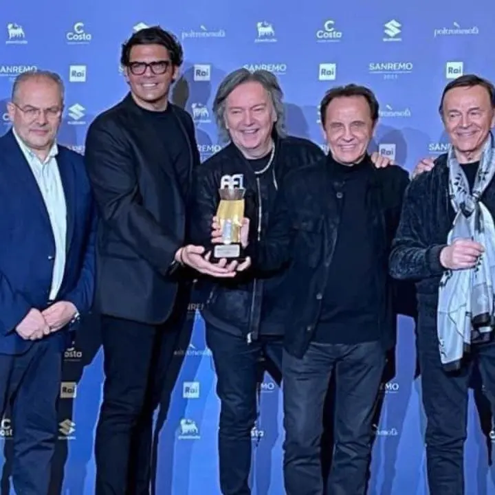 Il maestro Michele Affidato realizza i premi dell’Associazione fonografici italiani per i big della musica