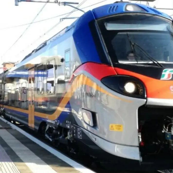 Consegnato alla Calabria un nuovo treno ecologico Pop: entro il 2024 i convogli in circolazione saranno 14