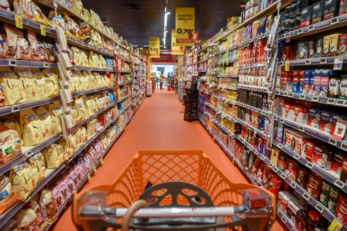 Rubò 5 euro di cibo in un supermercato a Firenze: dopo 17 anni finisce in carcere