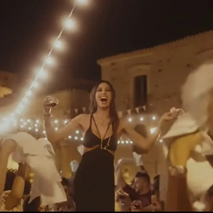La Calabria ci riprova con Gregoraci per dimenticare Muccino: presentato il nuovo spot - VIDEO