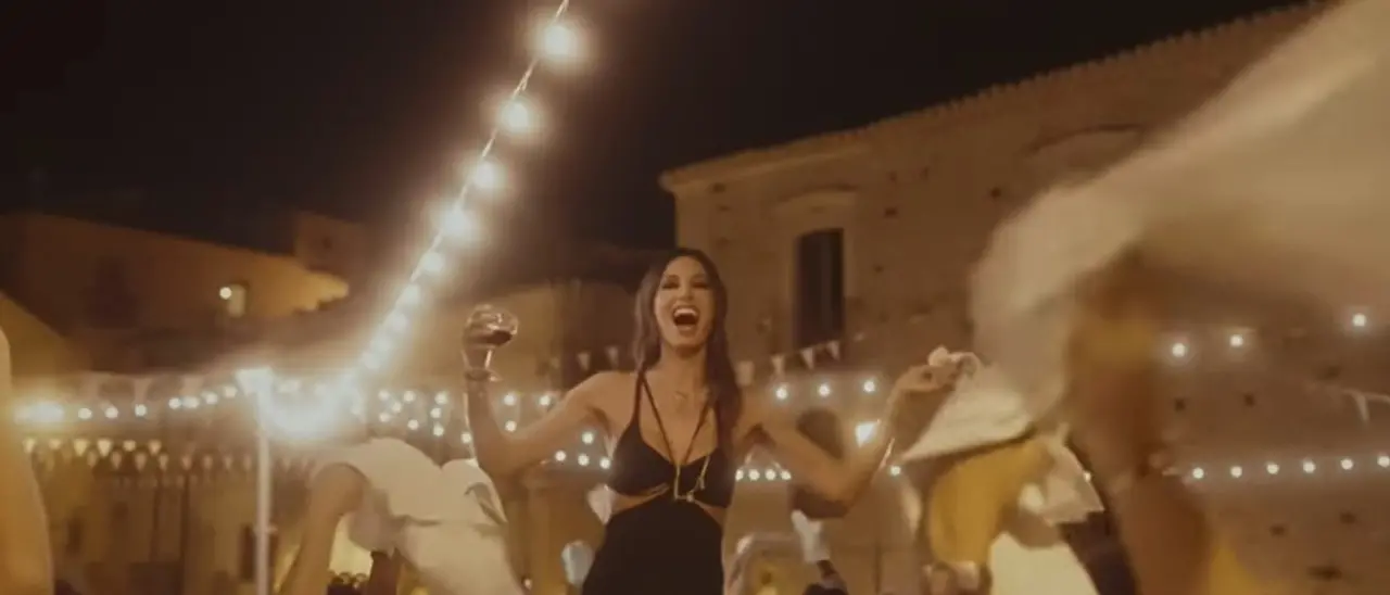 La Calabria ci riprova con Gregoraci per dimenticare Muccino: presentato il nuovo spot - VIDEO